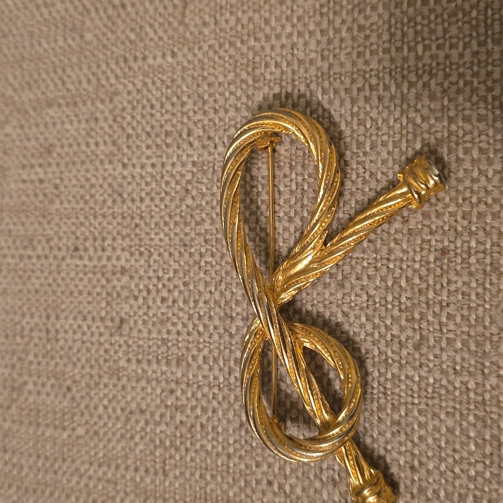 Vintage 80's Gold Knot Brooch Pin